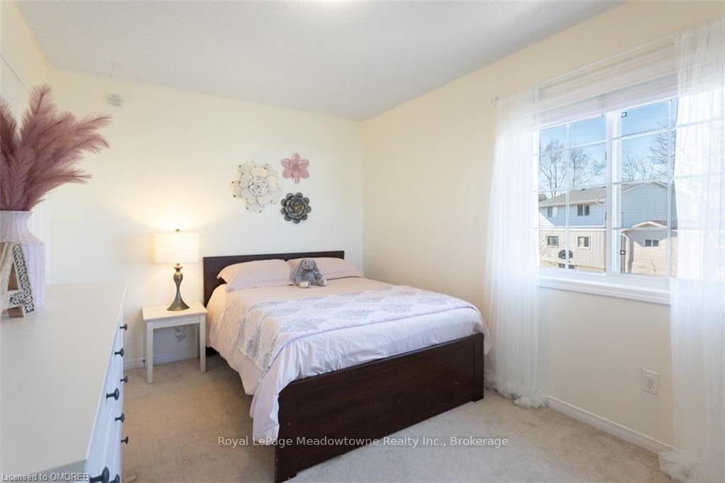 35 MOUNTFORD Drive Unit 43 photo 22