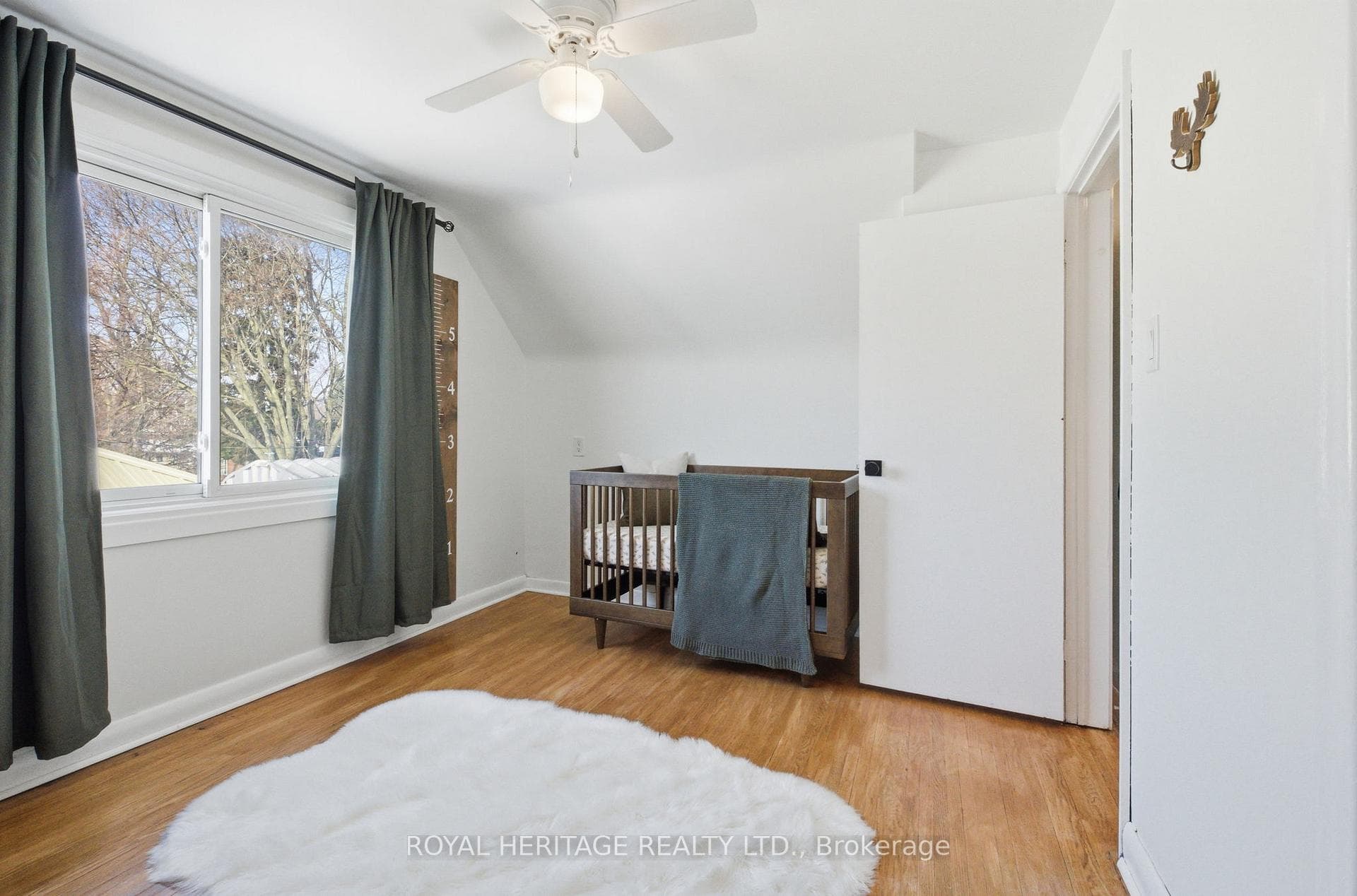 Second Bedroom (Upper)