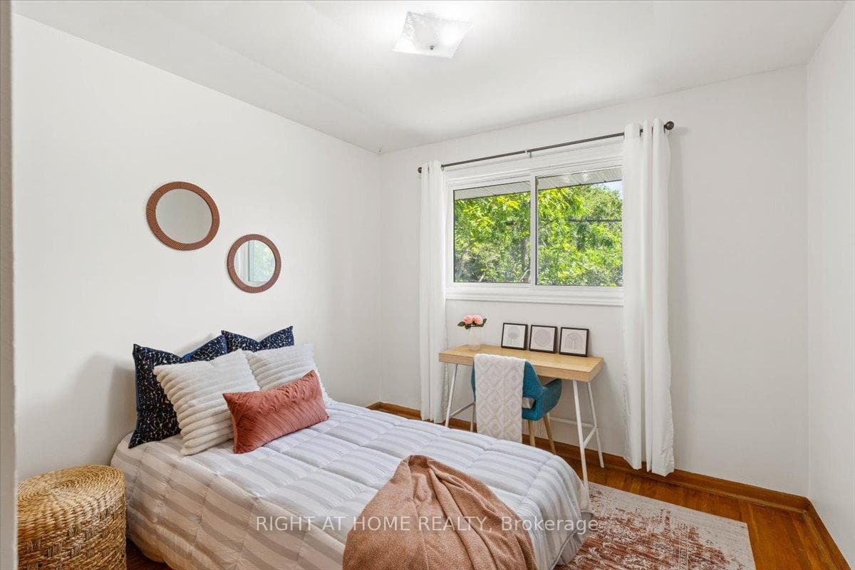 8 Meadowvale Avenue photo 22