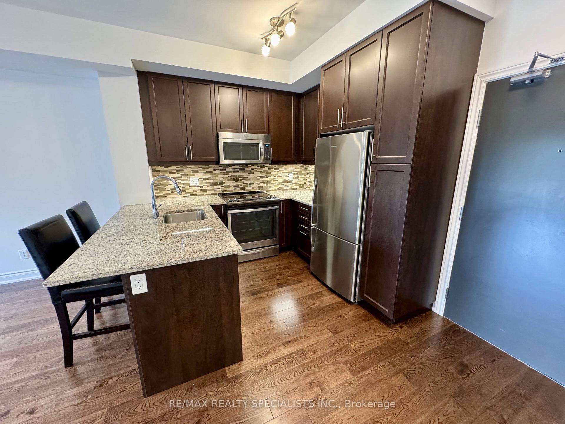3170 Erin Mills Parkway Unit 319 photo 3