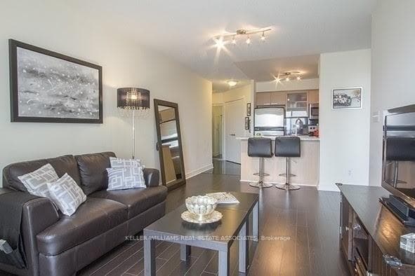 18 Harrison Garden Boulevard Unit 1604 photo 7
