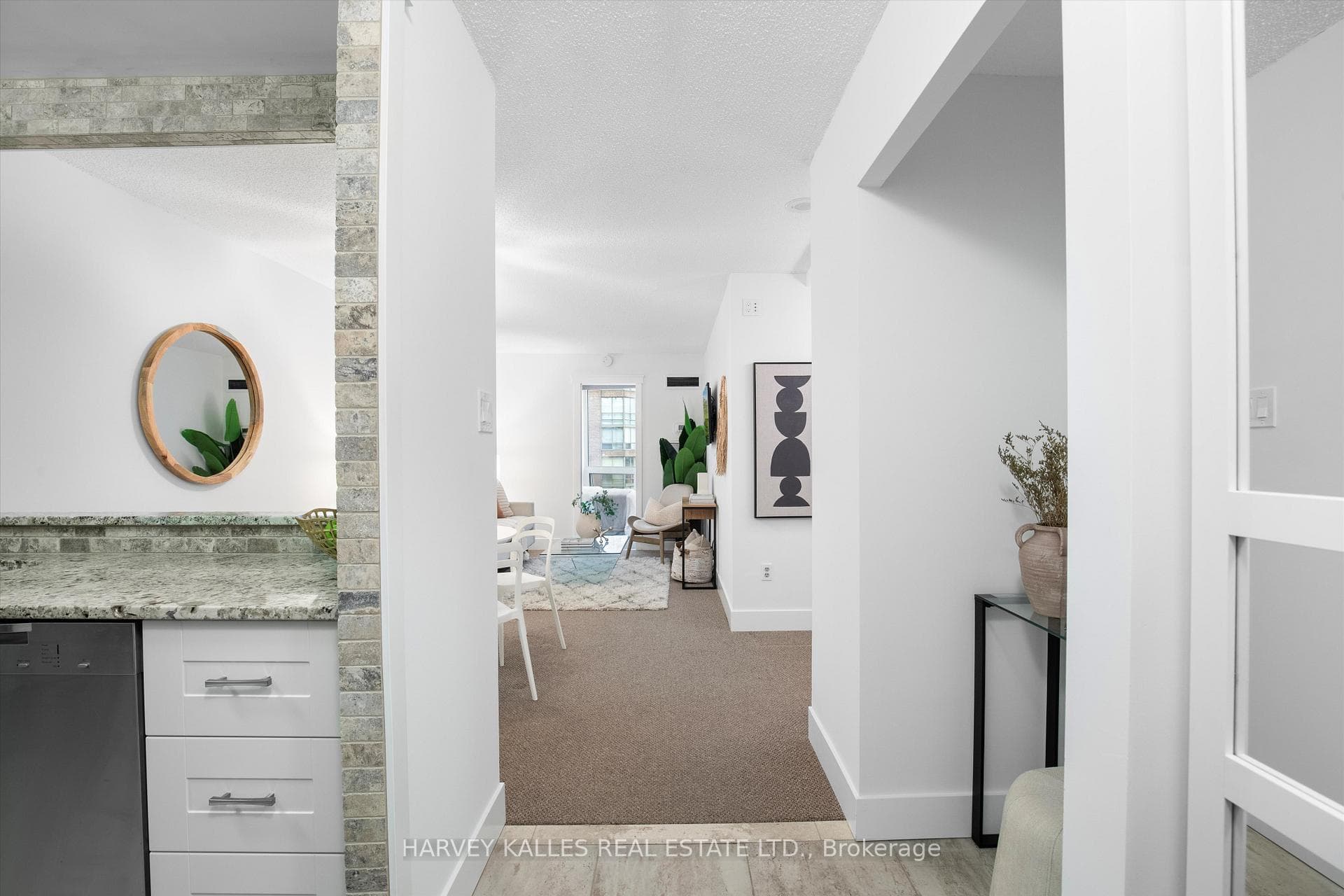 1055 Bay Street Unit 1008 photo 5