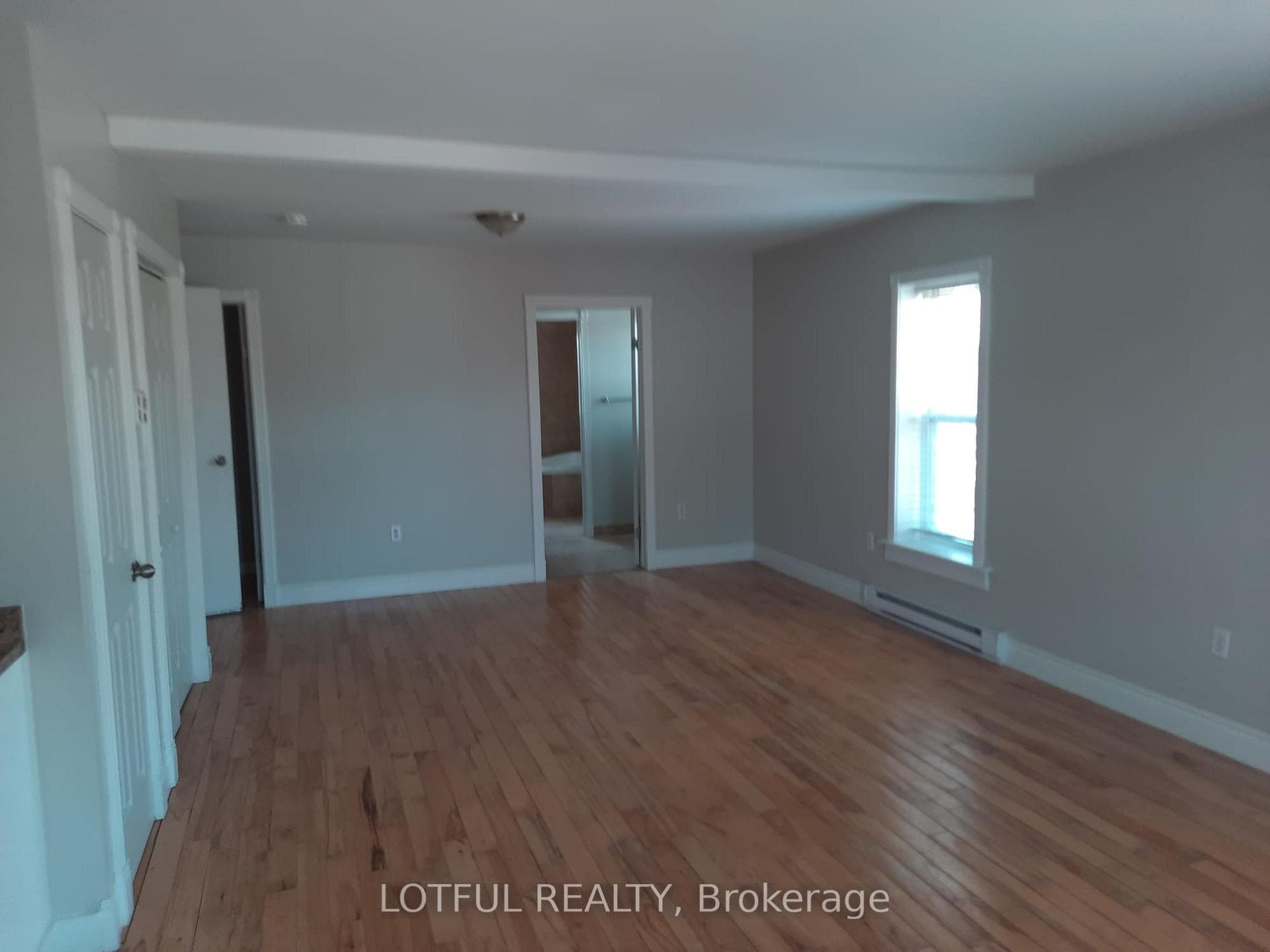 2084 Dundas Street Unit 3 photo 8
