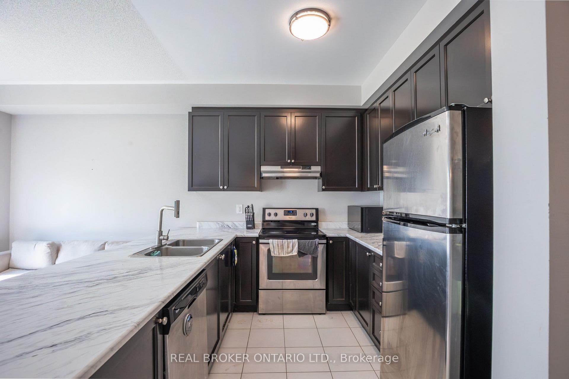 63 Forsyth Crescent photo 4
