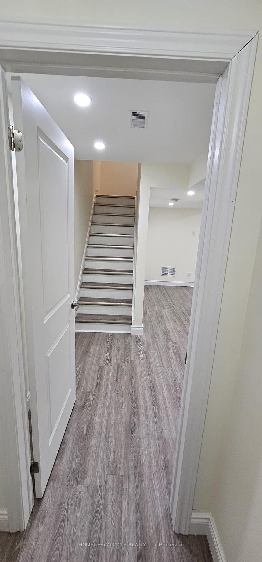 26 Fairbank Court photo 29