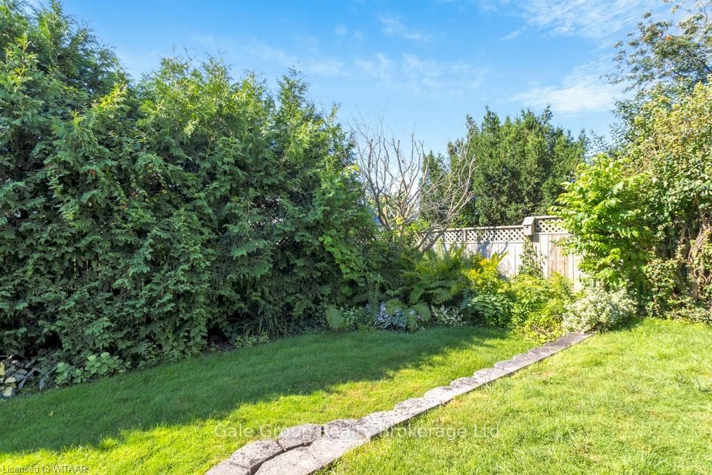 664 SHENSTONE Avenue photo 30