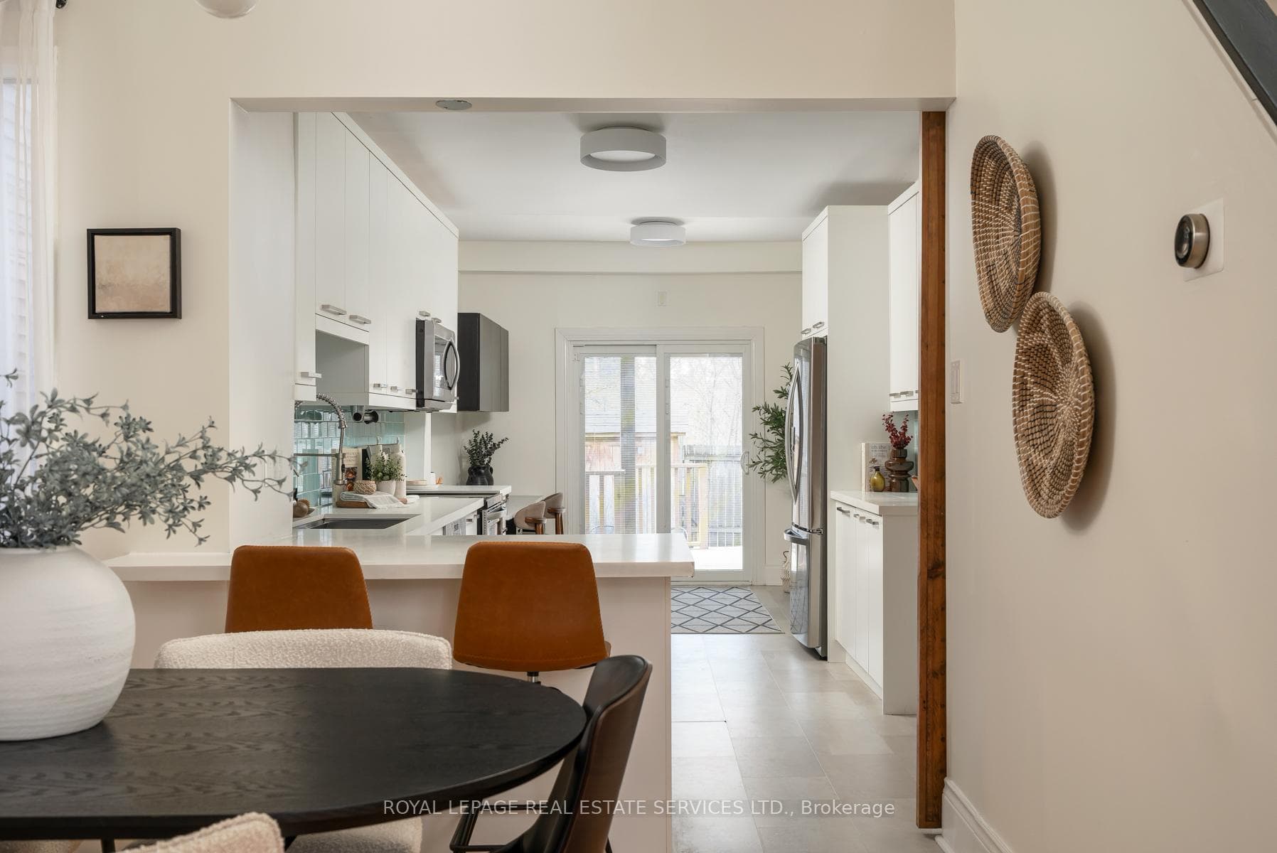 164 Munro Street photo 11