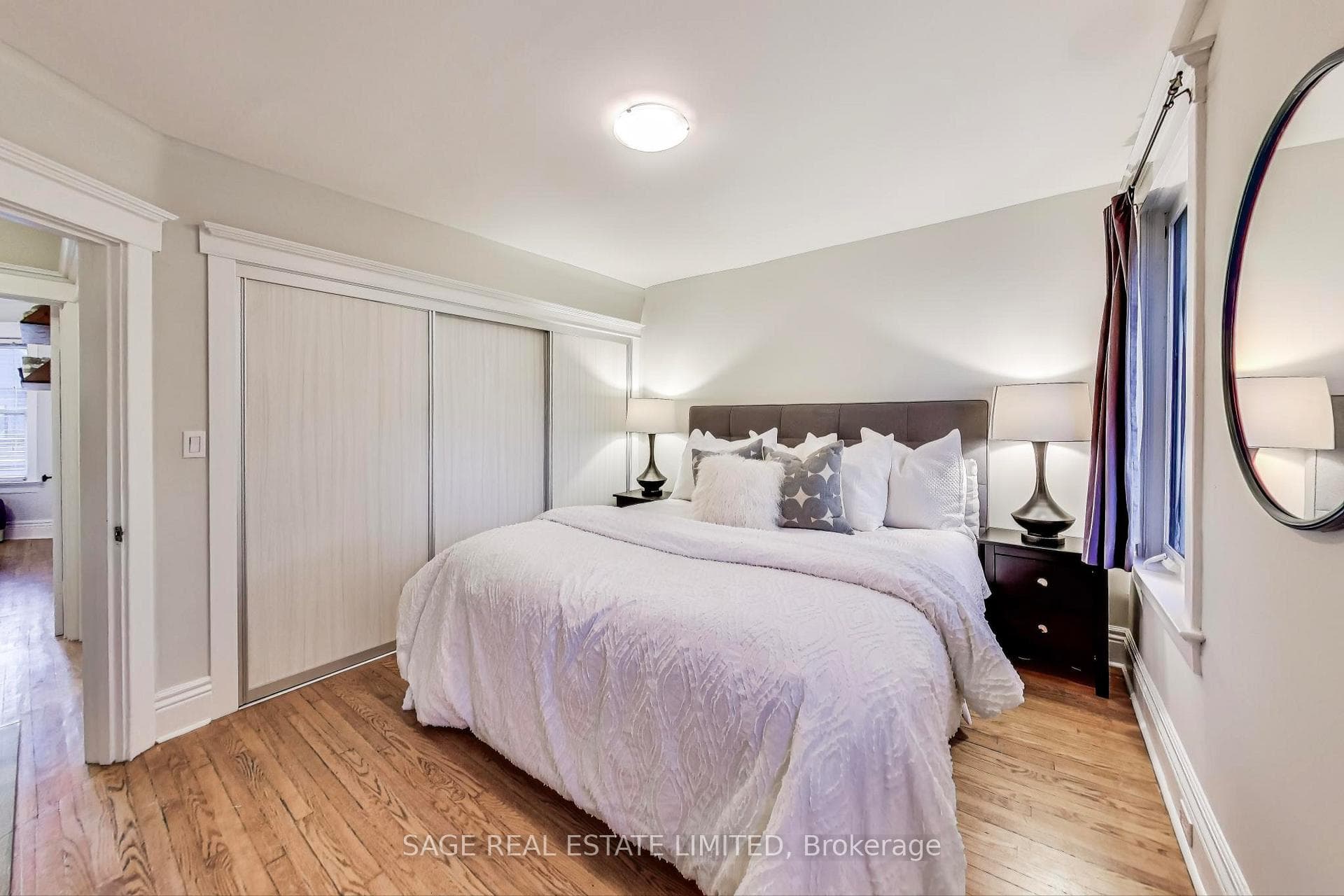 33 Hampton Avenue photo 20