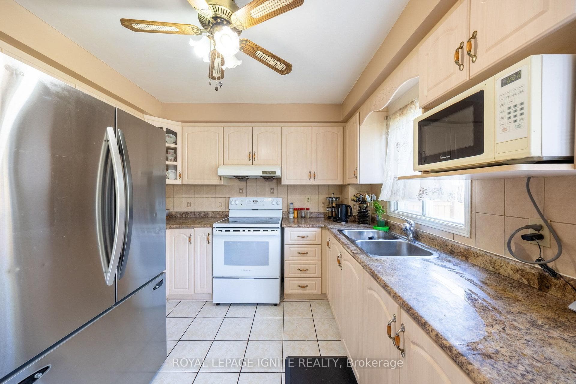 3694 Ellesmere Road photo 9