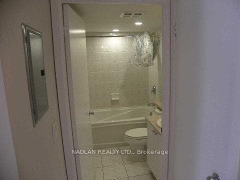 8 Park Road Unit 1603 photo 14