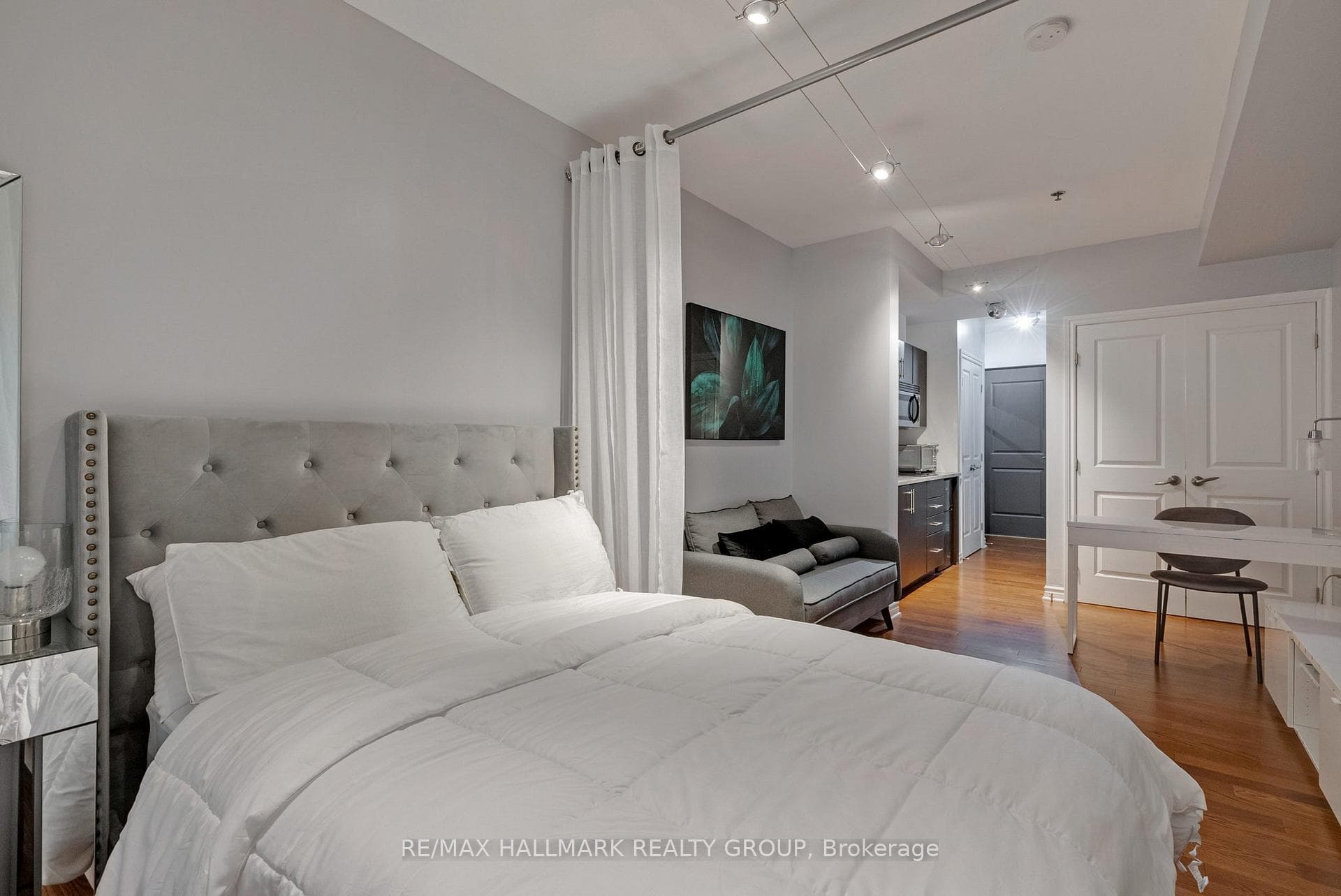 429 Kent Street Unit 105 photo 10