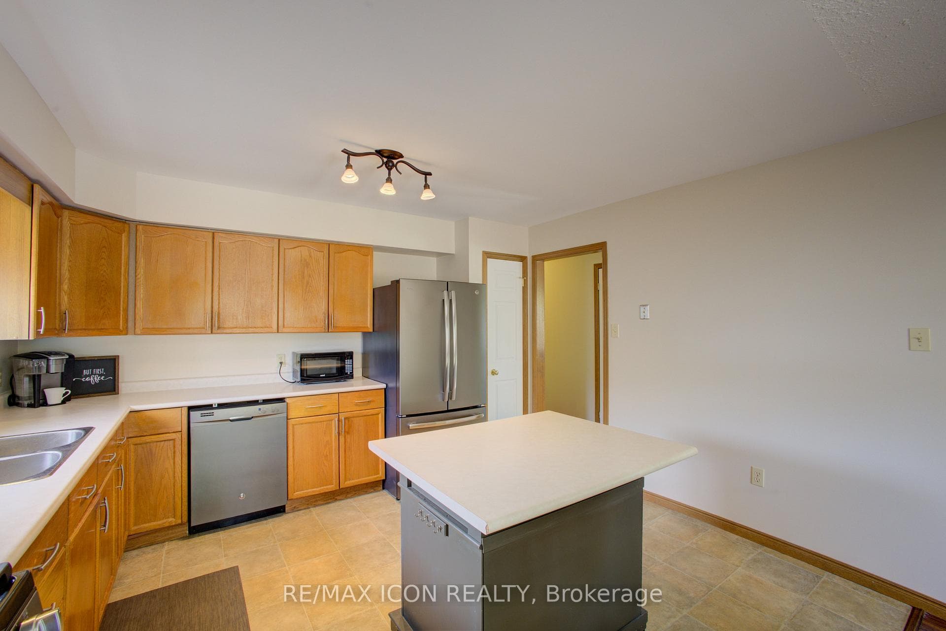 178 Melissa Crescent photo 15