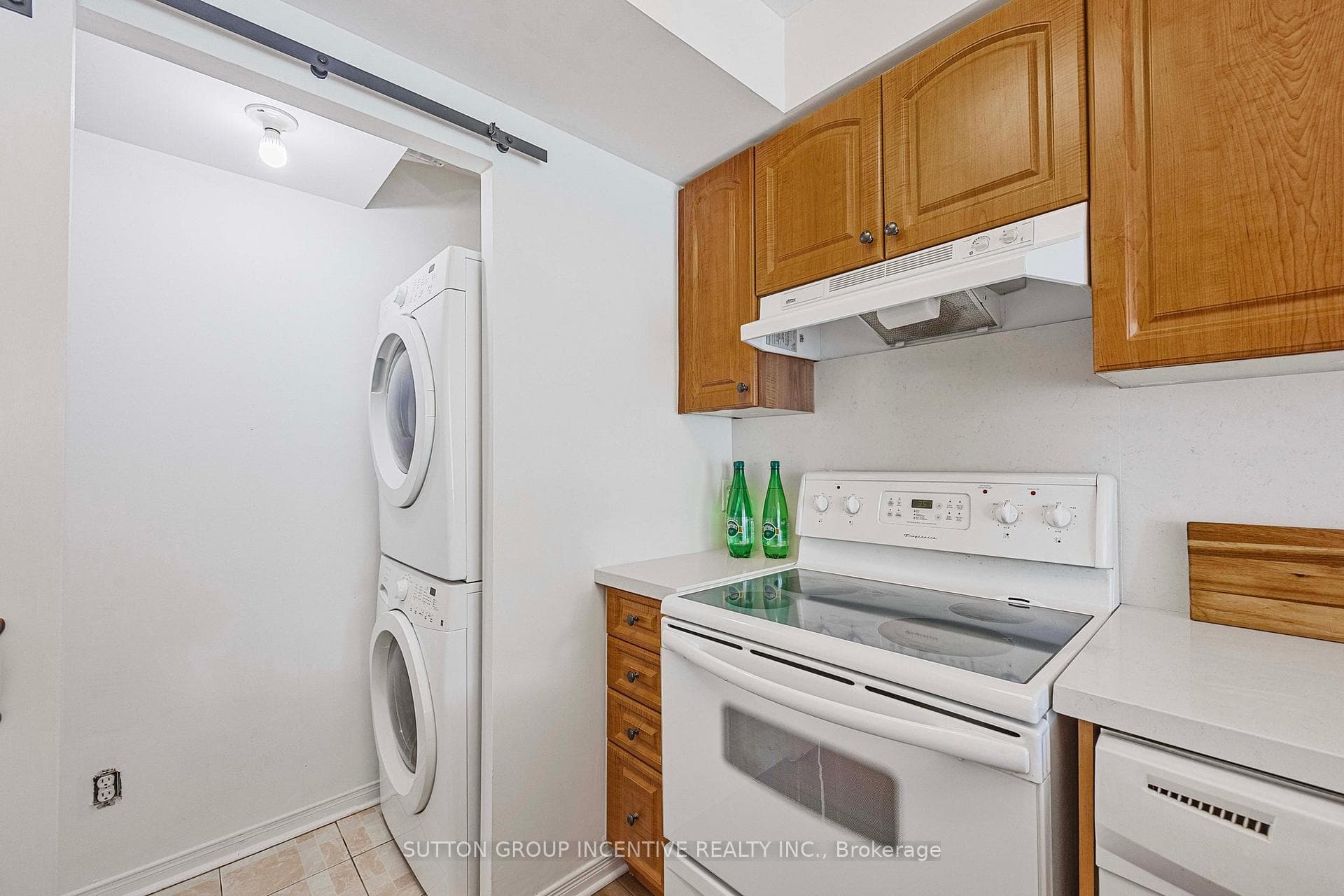 150 Dunlop Street Unit 1504 photo 11