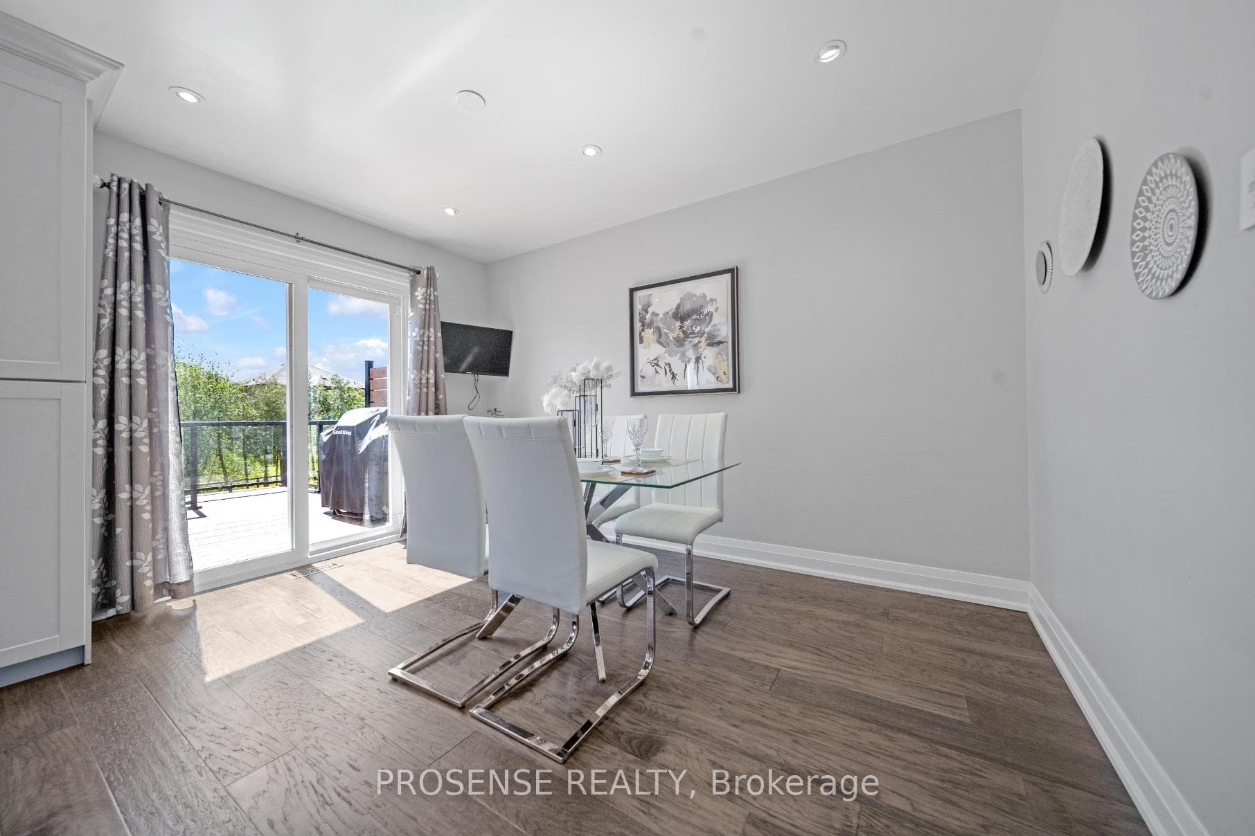 54 Wildberry Crescent photo 11