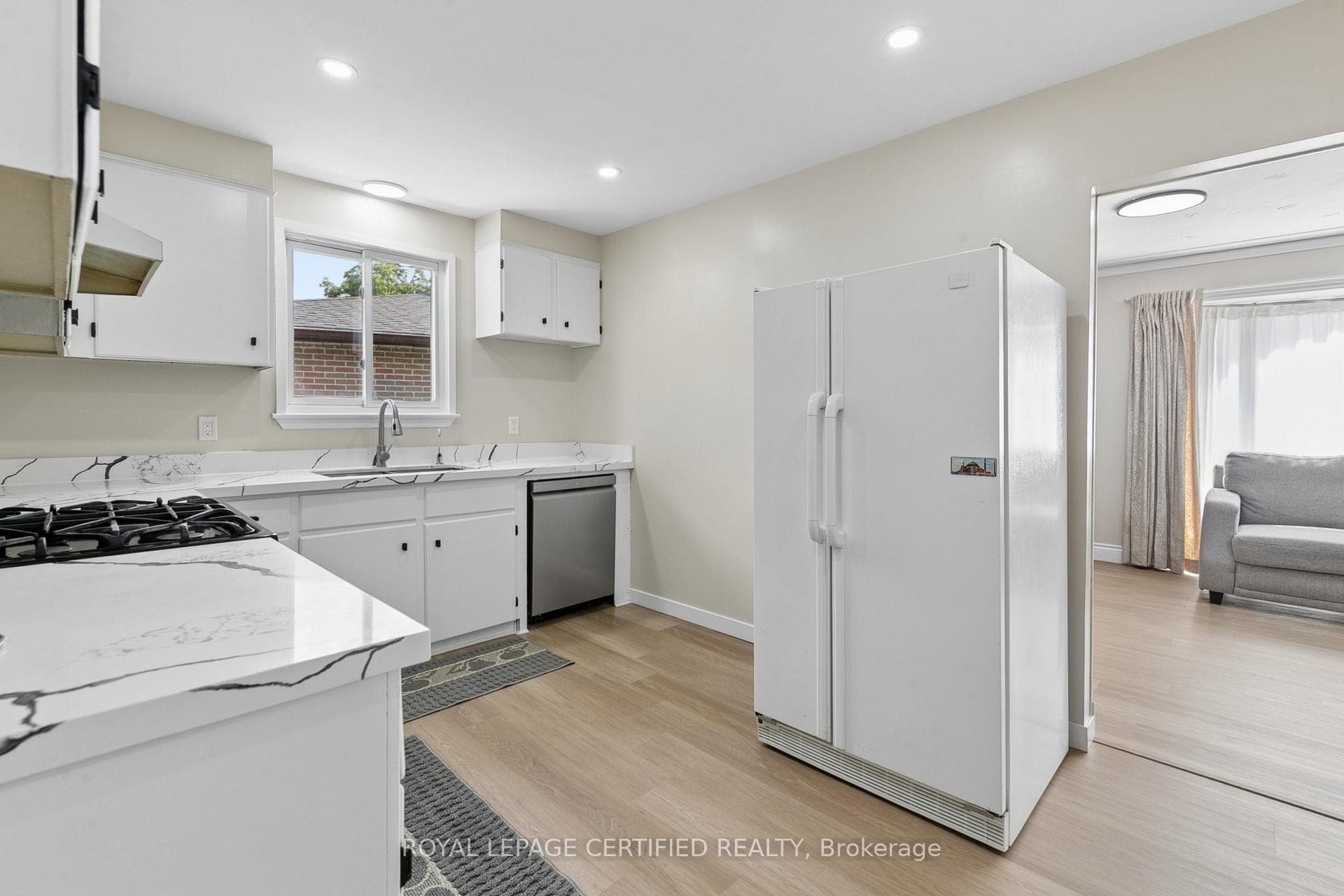 1121 Valentine Drive photo 12