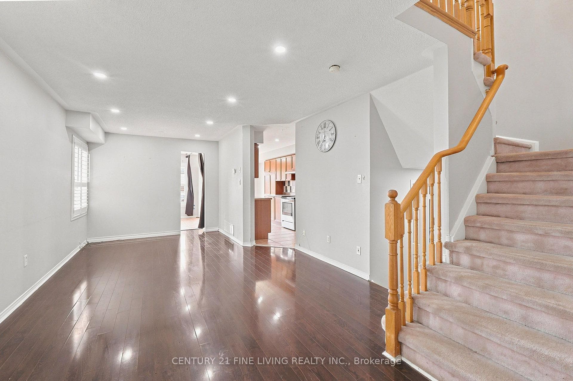 40 Hollowgrove Boulevard photo 3