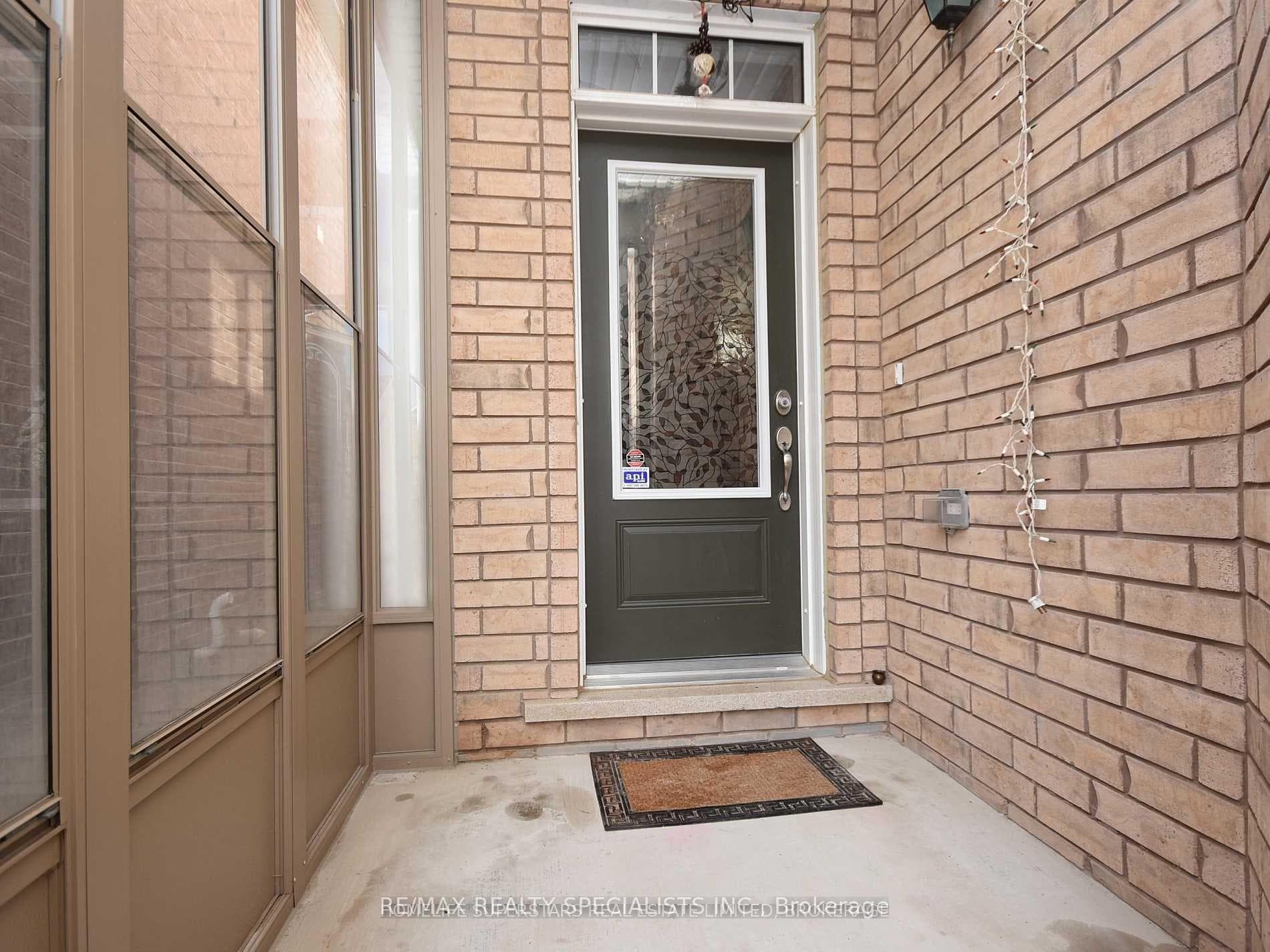 94 Robert Parkinson Drive photo 2