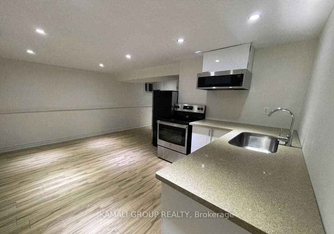 47 Oakley Boulevard Unit Bsmt photo 4