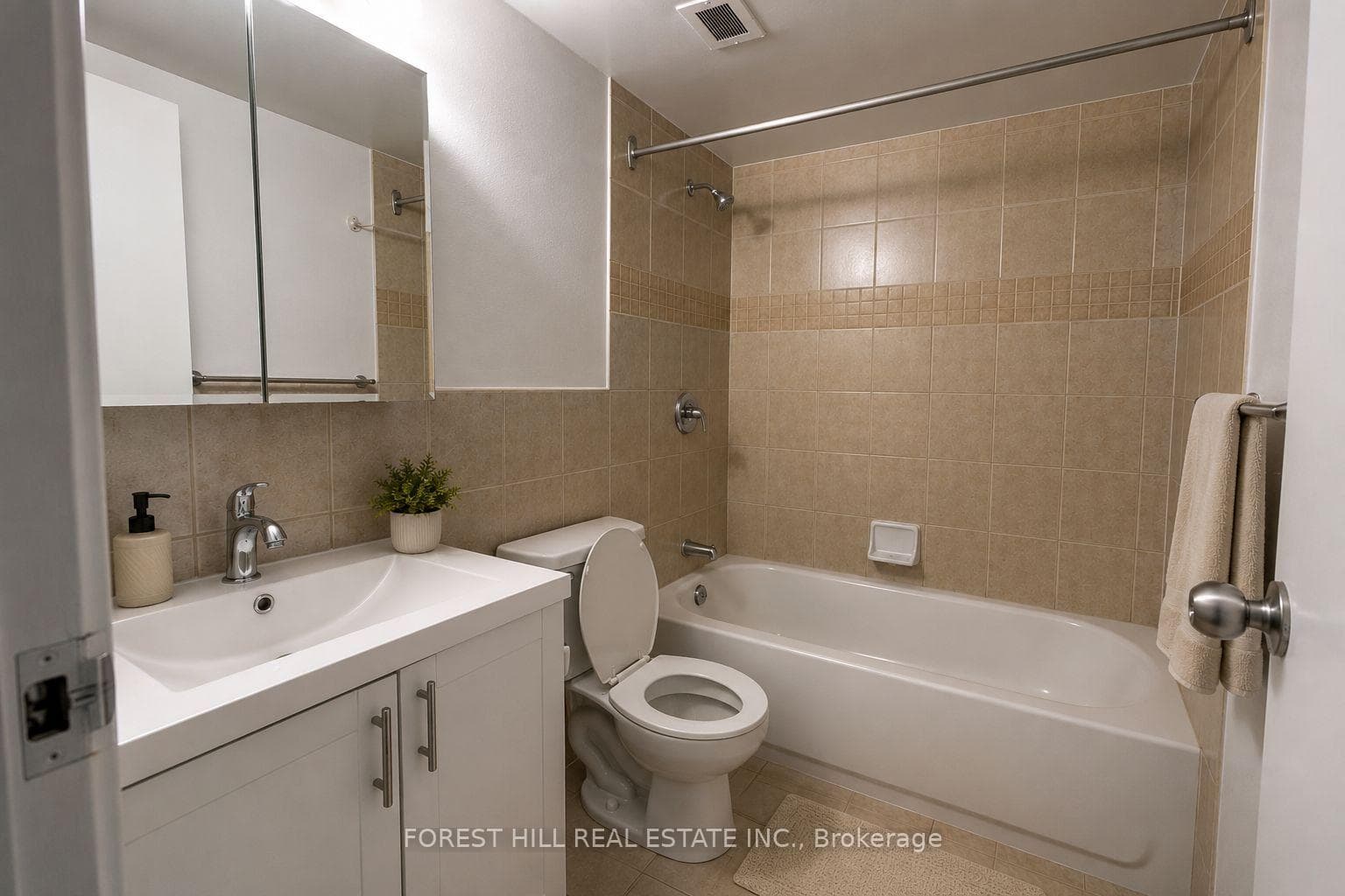 2590 Argyle Road Unit 1105 photo 6