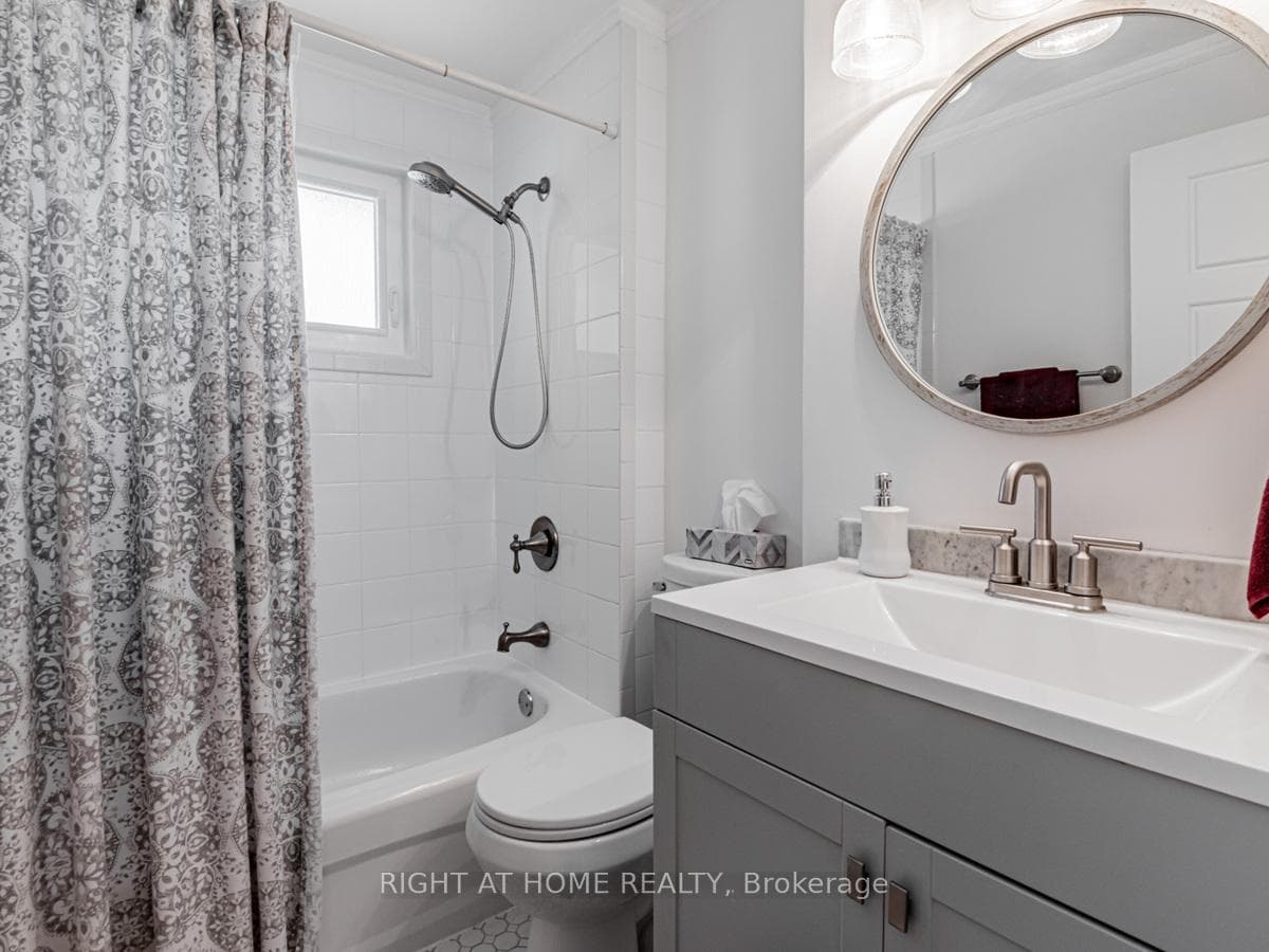 98 Douglas Avenue photo 22
