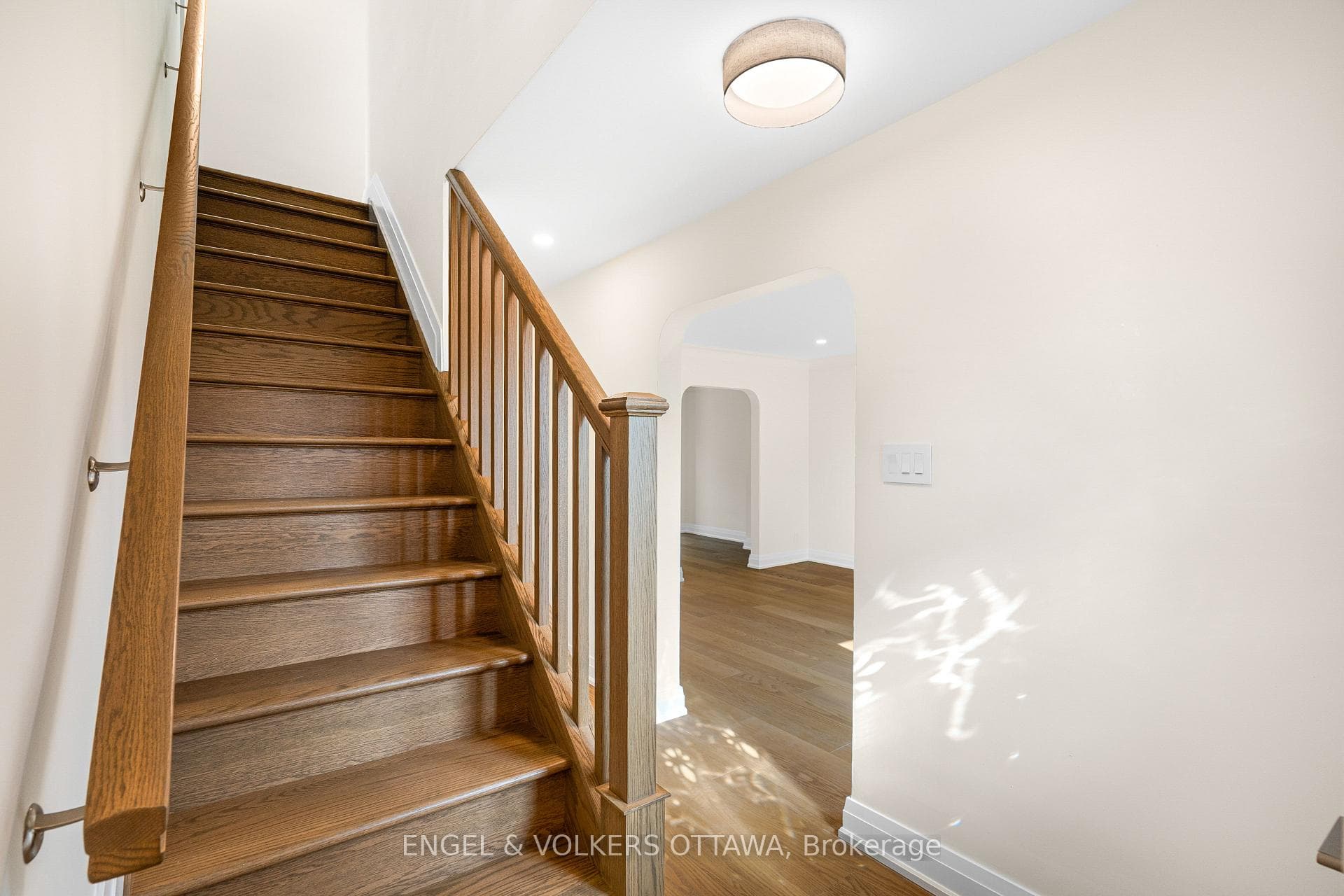 581 Windermere Avenue photo 35