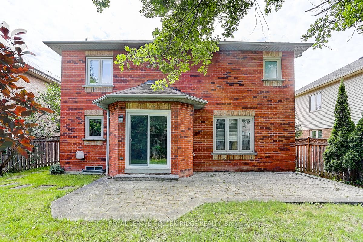 370 Chambers Crescent photo 35