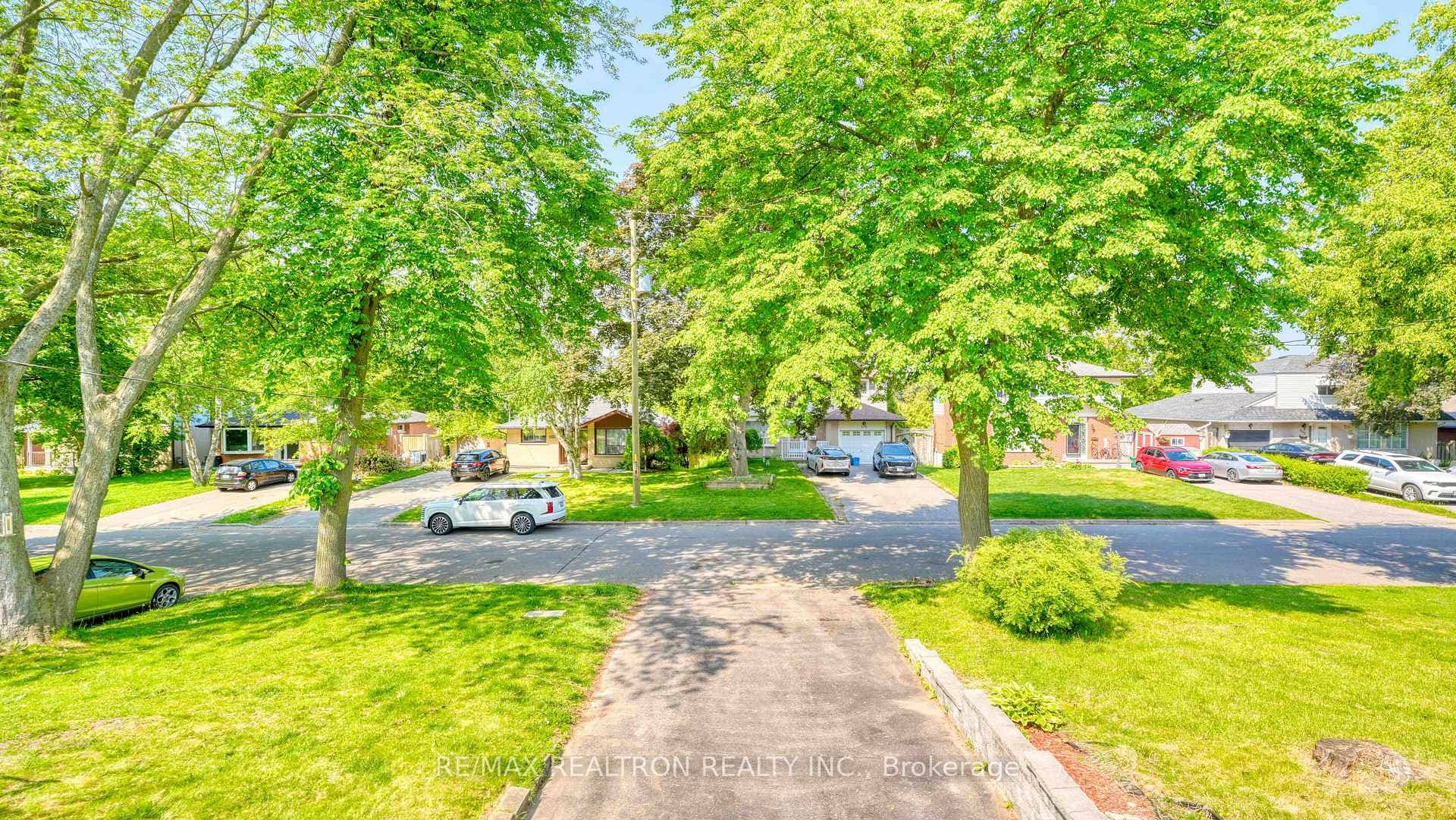 579 Pinewood Street photo 10