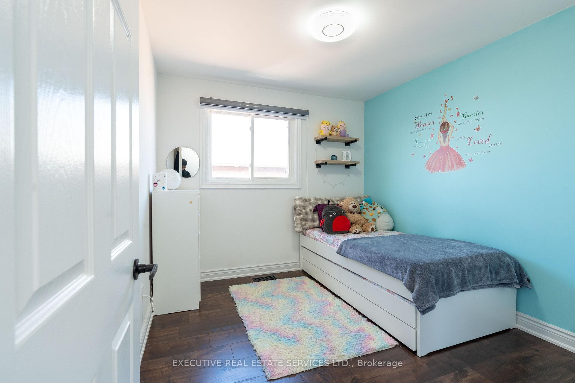 90 HINCHLEY WOOD Grove photo 18