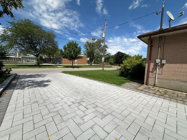 295 Pleasant Avenue photo 3