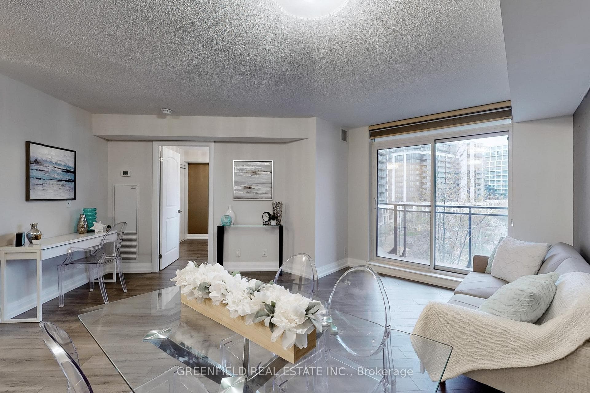 1060 Sheppard Avenue Unit 521 photo 2