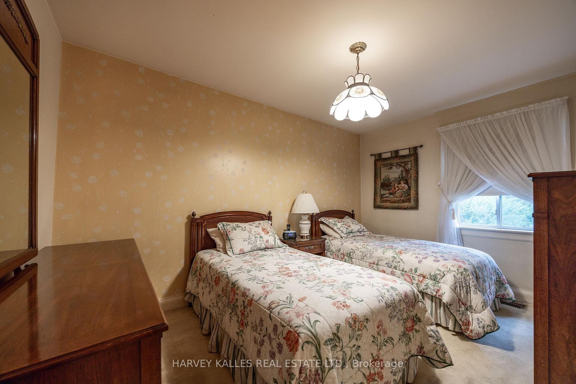 364 Joicey Boulevard photo 22