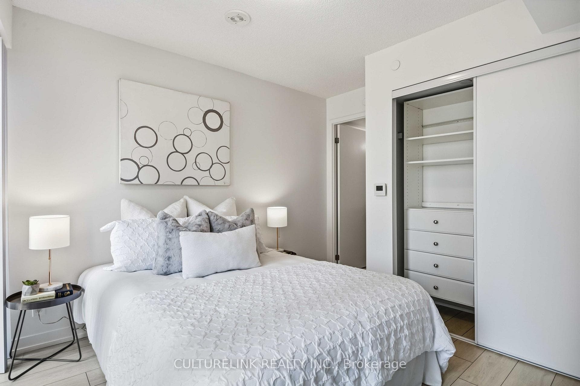 60 Shuter Street Unit 1611 photo 9