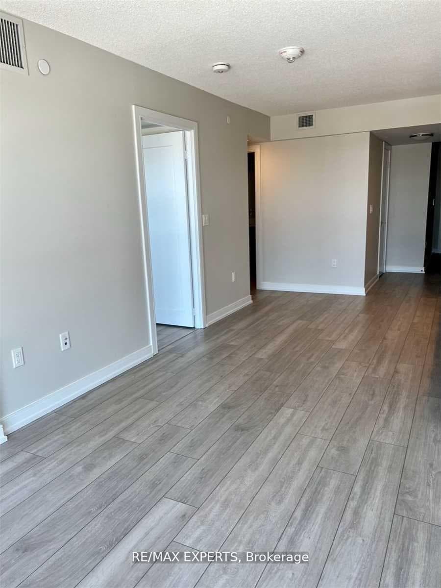 225 Village Green Square Unit 701 photo 7