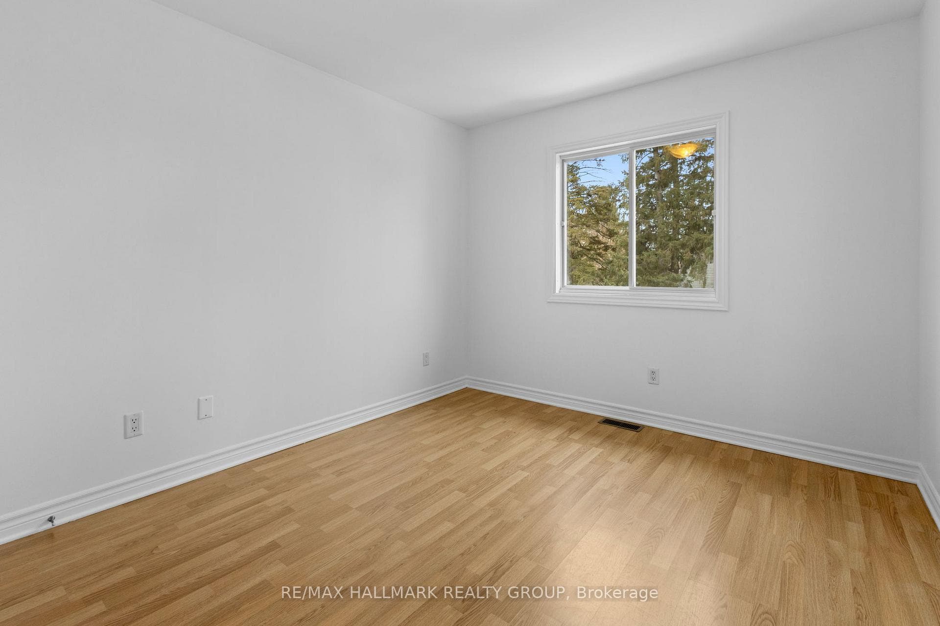 290 Maple Street photo 26