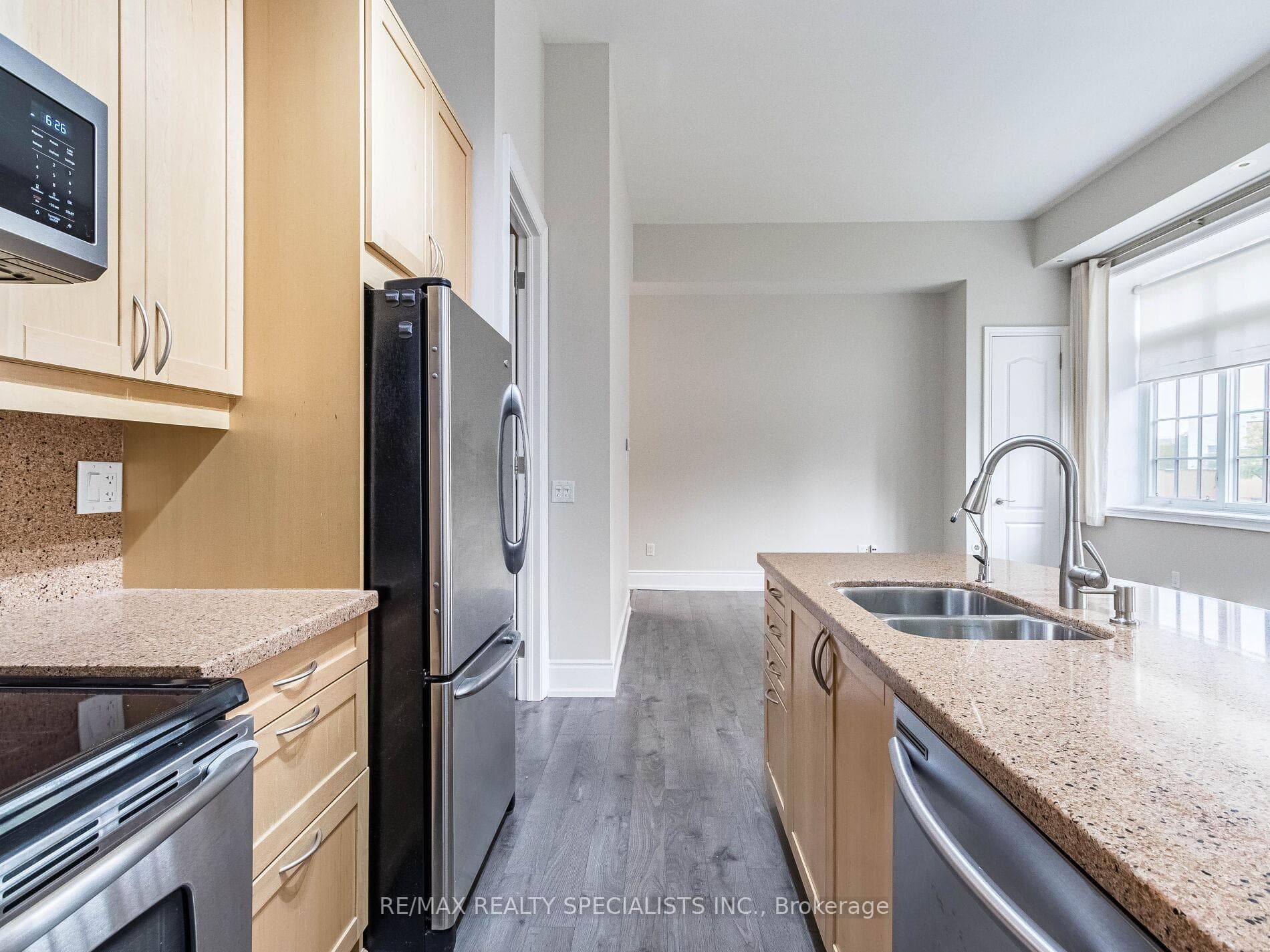 1111 Avenue Road Unit 102 photo 21