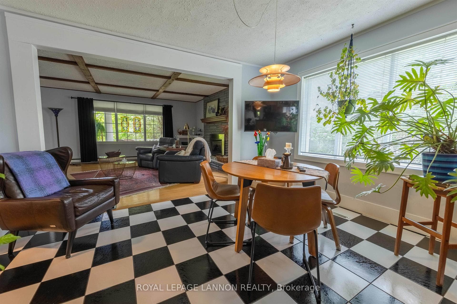 136 Sherwood Dr photo 20