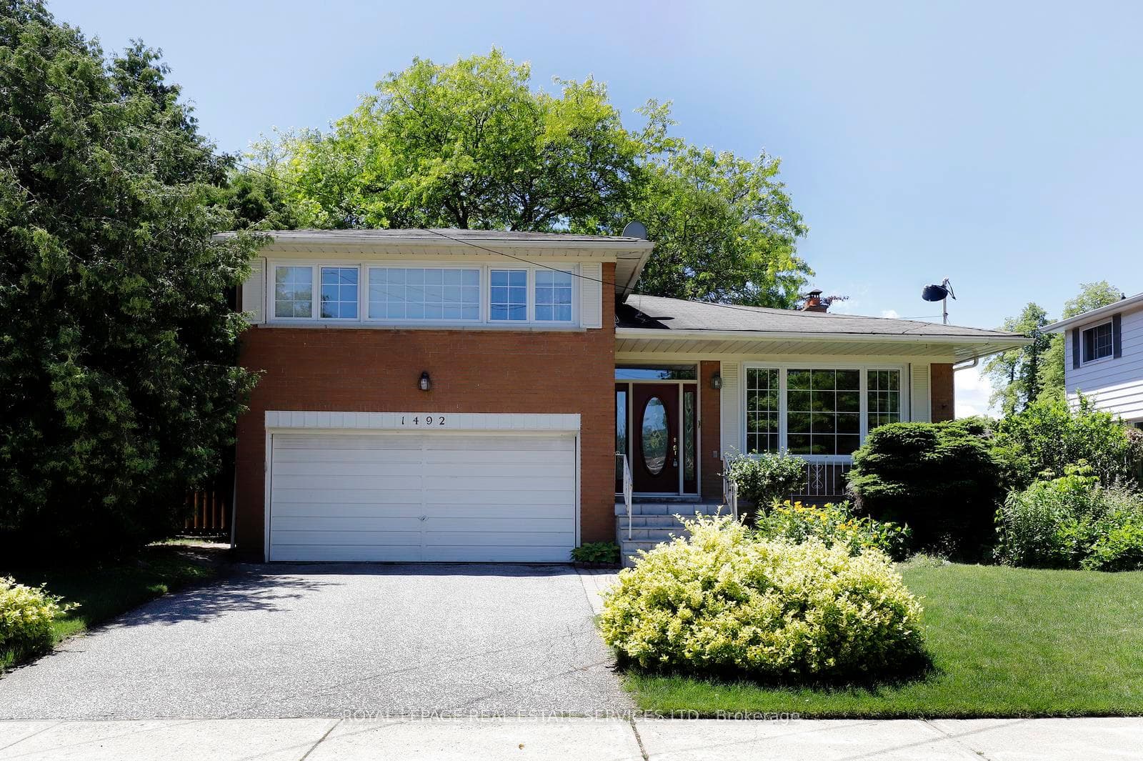 1492 Hillgrove Road photo 1