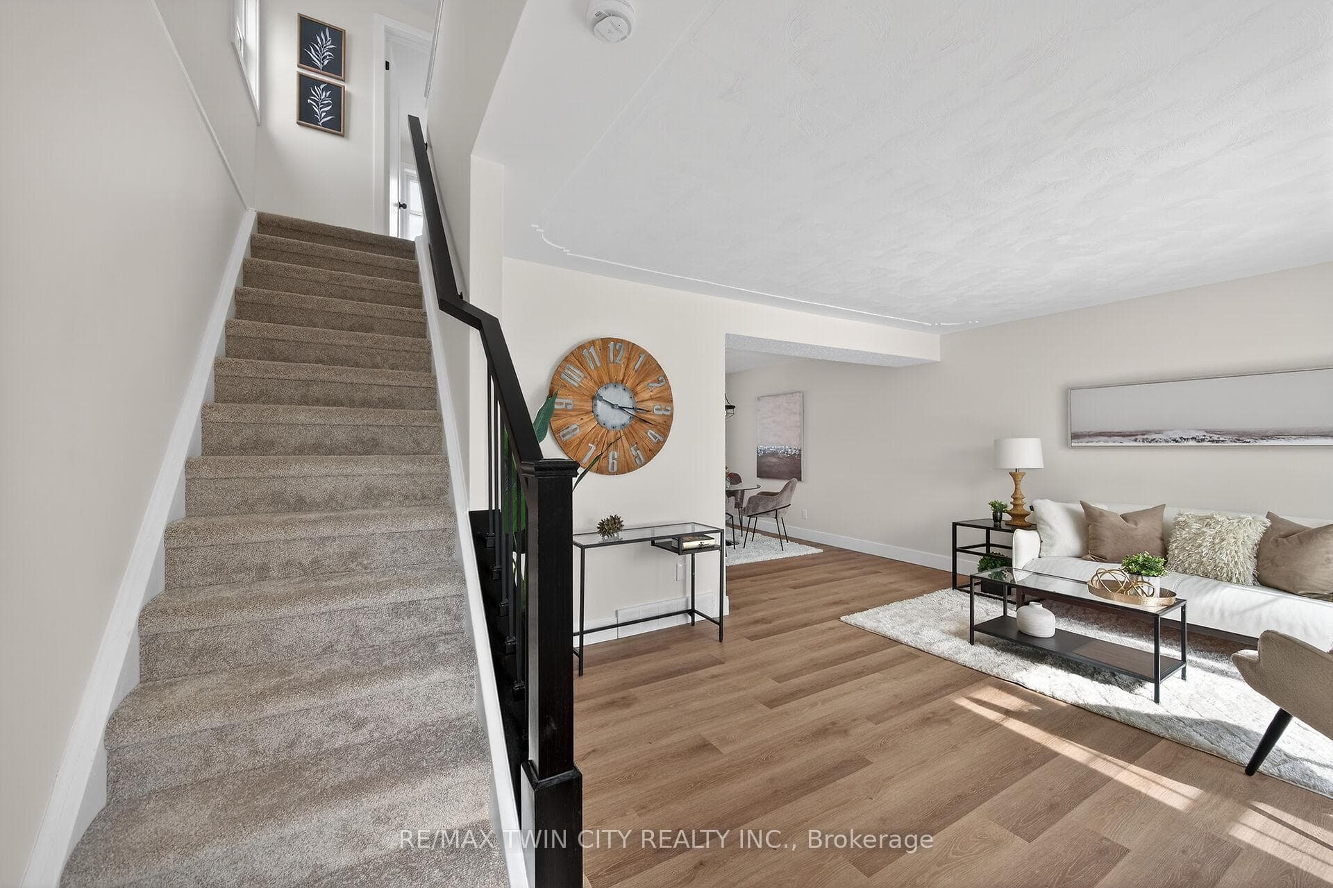 1418 Pineview Court photo 5