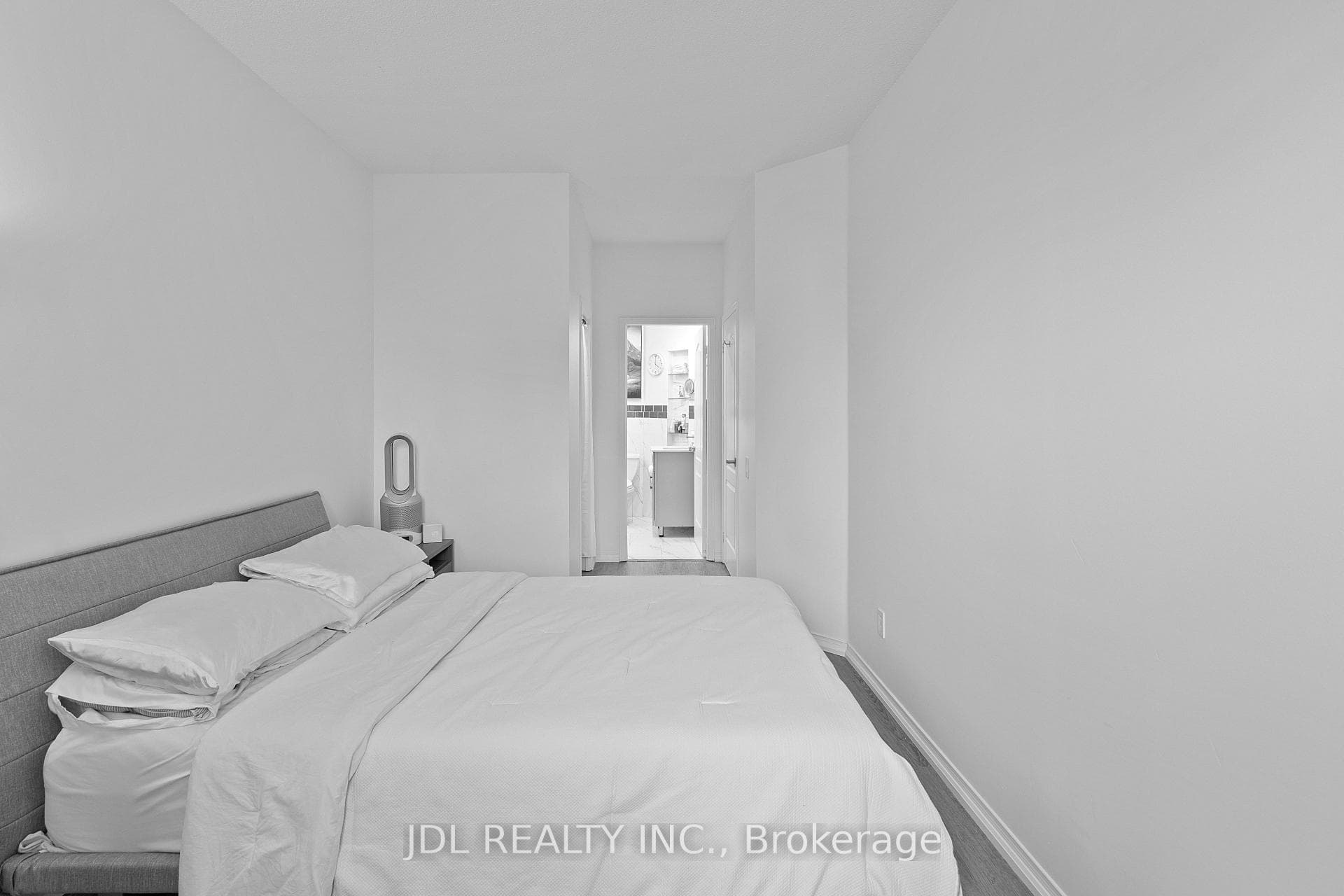 555 Yonge Street Unit 510 photo 15