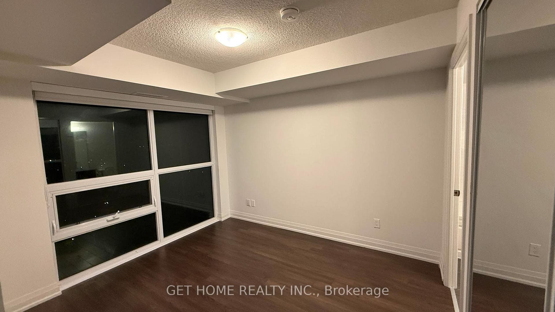 20 Meadowglen Place Unit 2401 photo 8