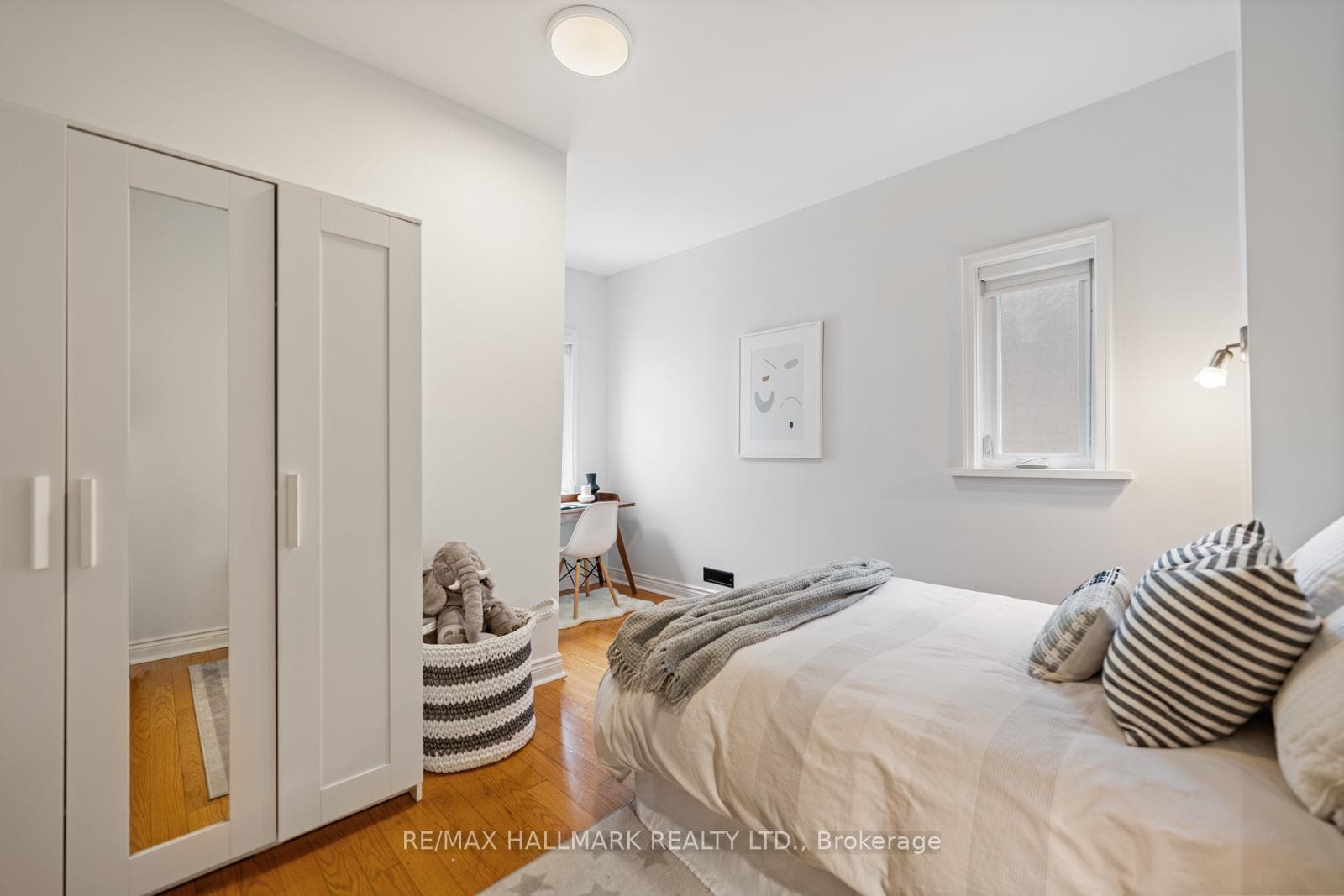 242 Pacific Avenue photo 19