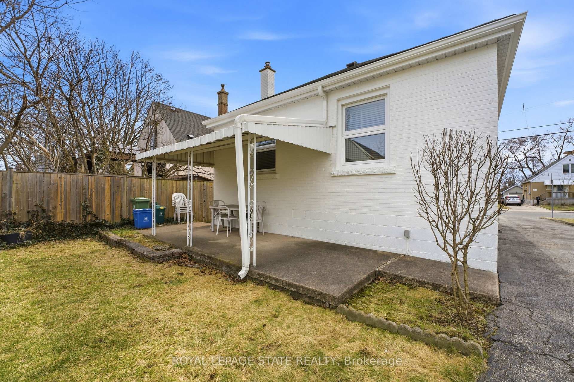 957 Queensdale Avenue photo 27