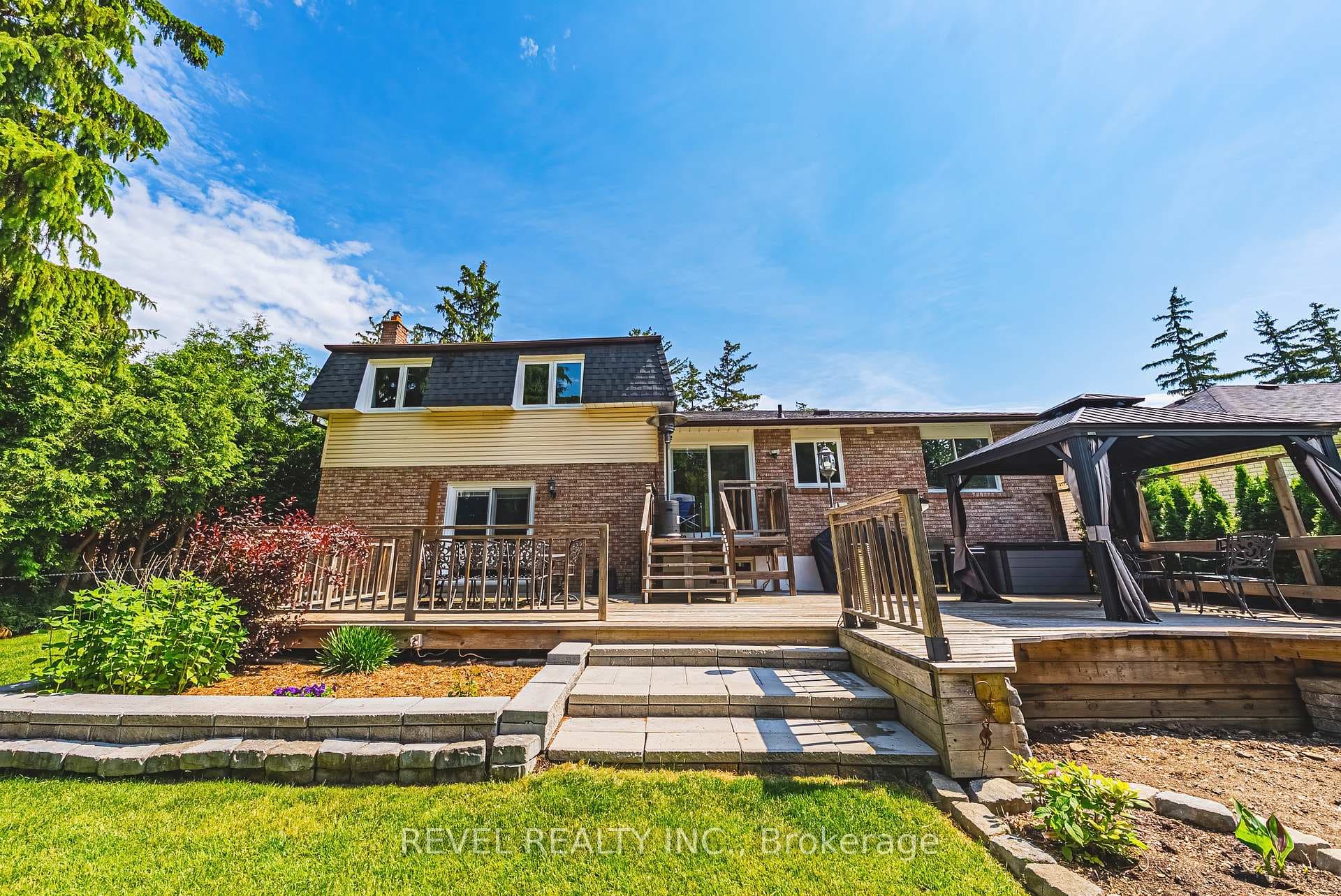 2546 Robinson Street photo 39