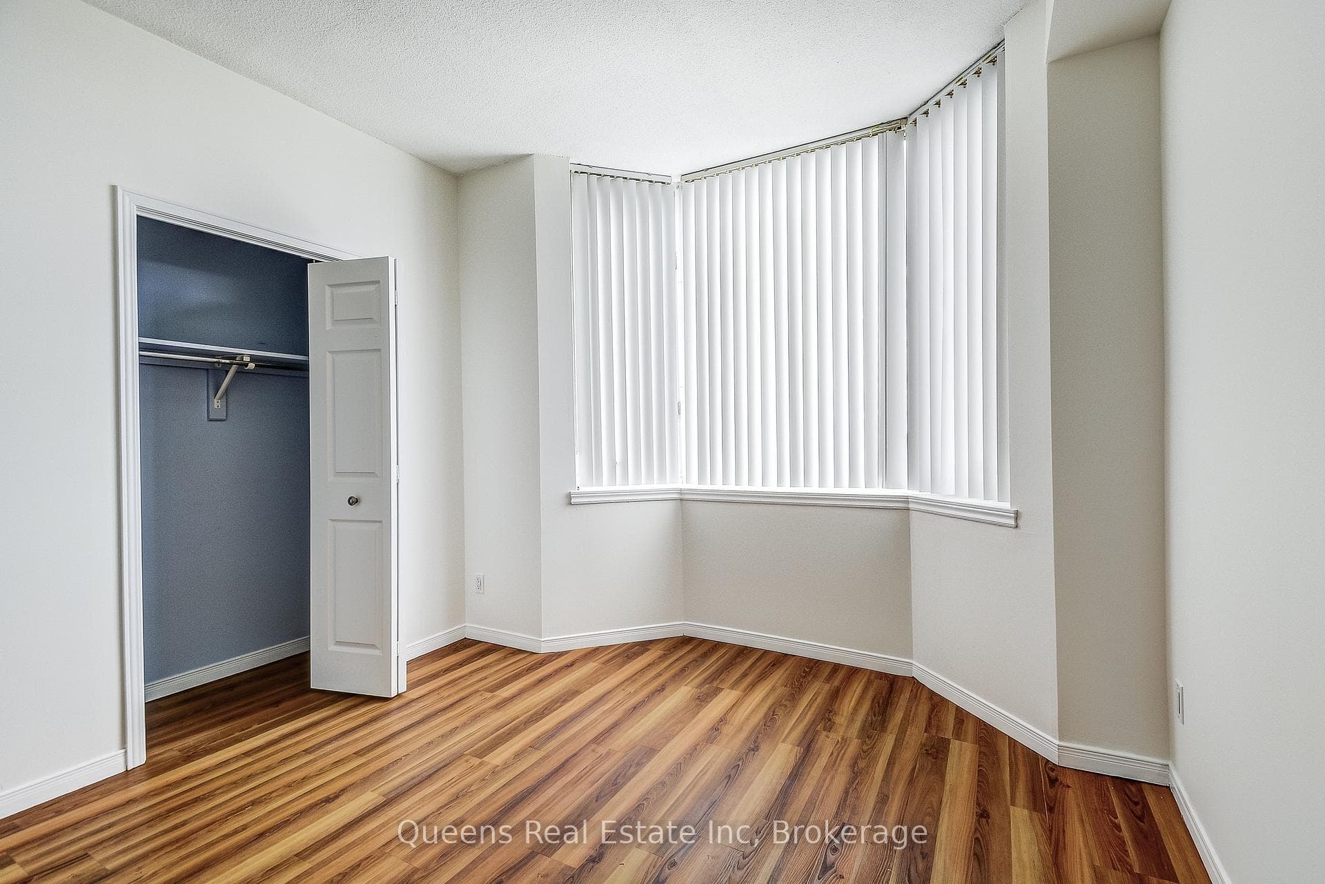 Second Bedroom ( 2 closets)