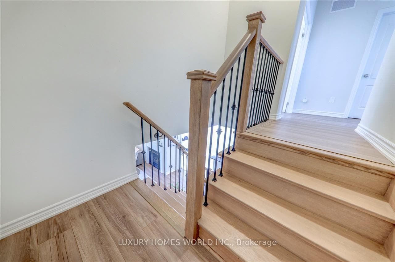 85 Hickling Lane photo 19