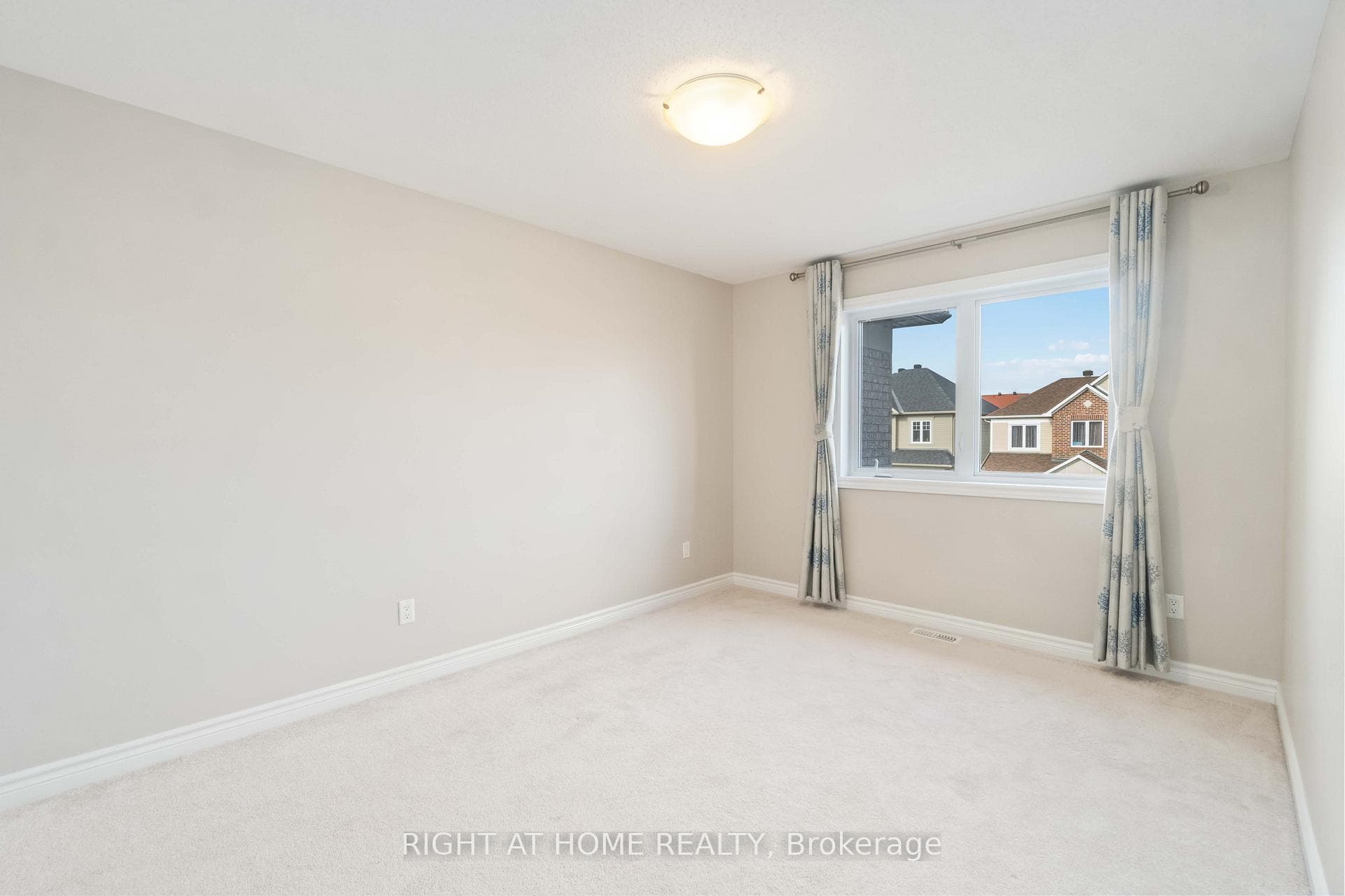 135 Piazza Circle photo 19