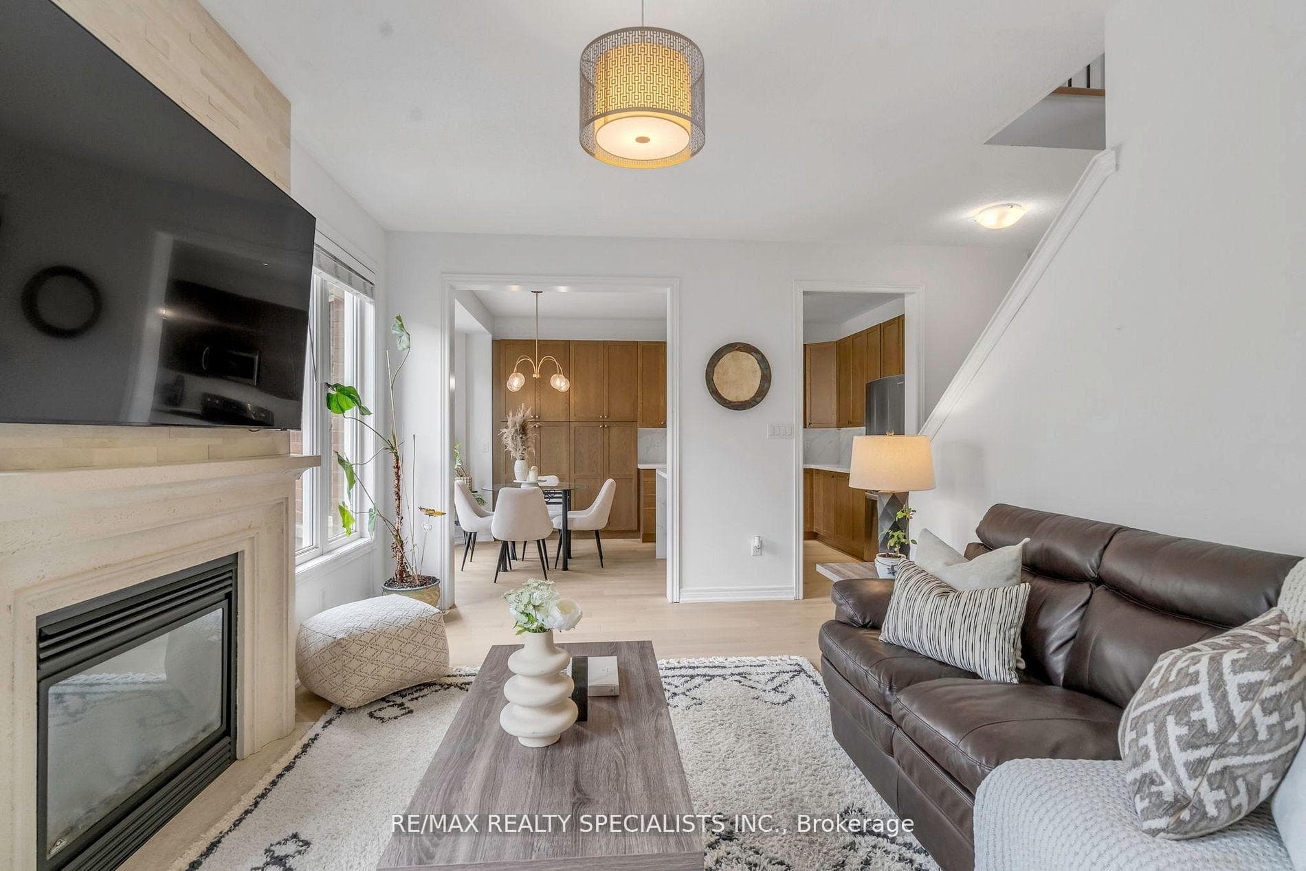 192 Giddings Crescent photo 10