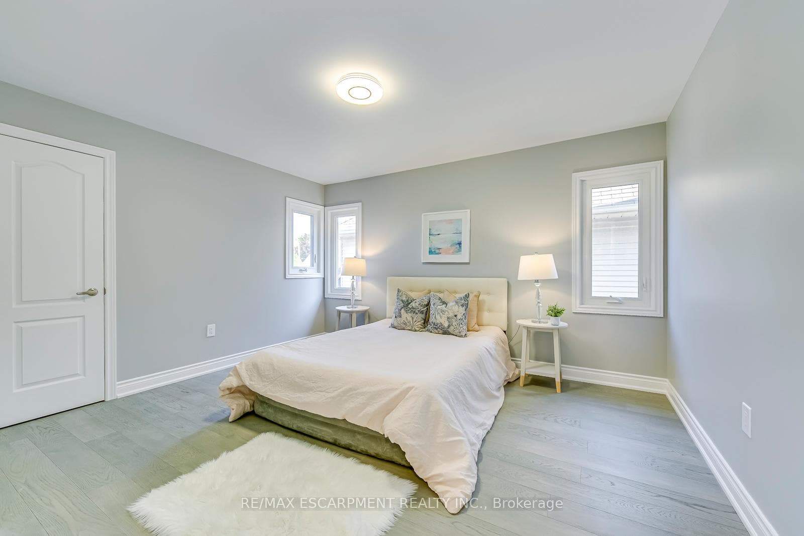 106 Meadowlands Boulevard photo 23
