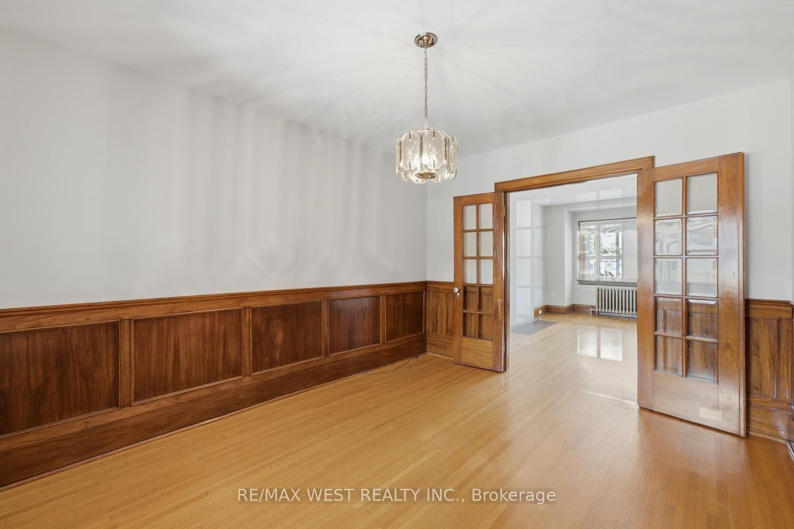 280 Westmount Avenue photo 10