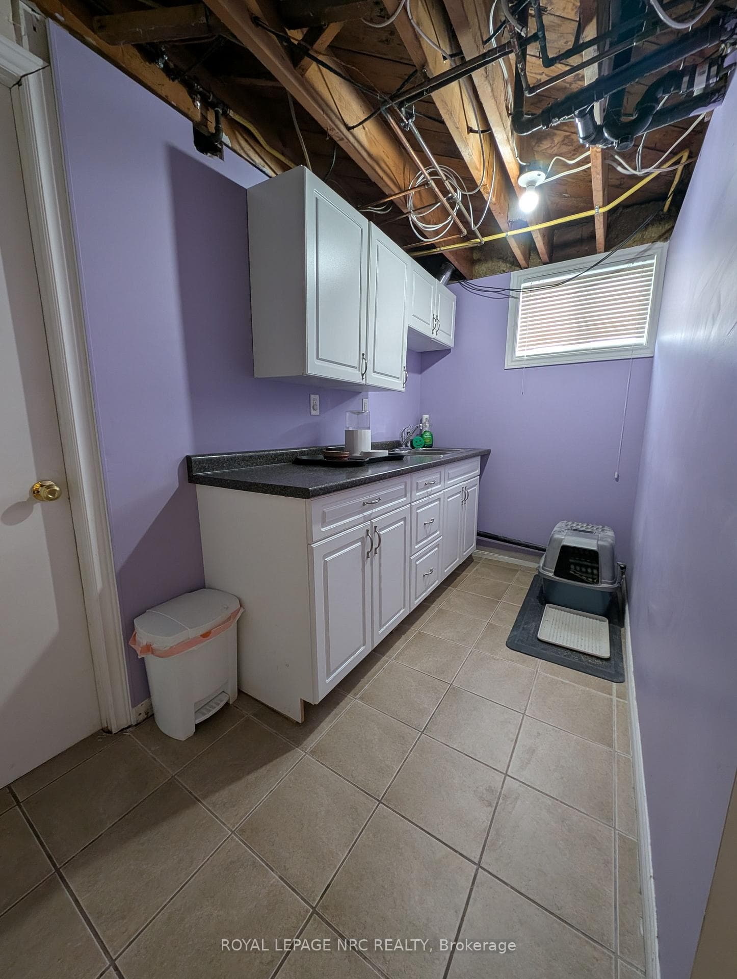 kitchen cabinets with sink